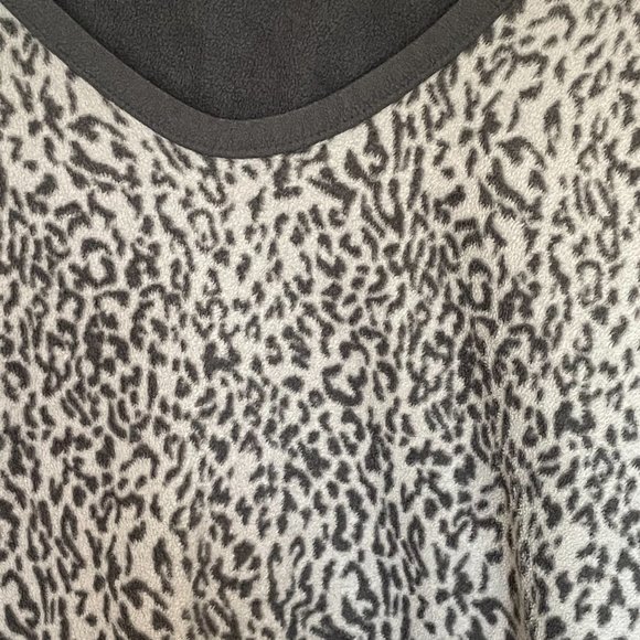 Oscar de la Renta Pink Label Women's Gray Animal Print Casual Top Size Medium - Picture 5 of 6
